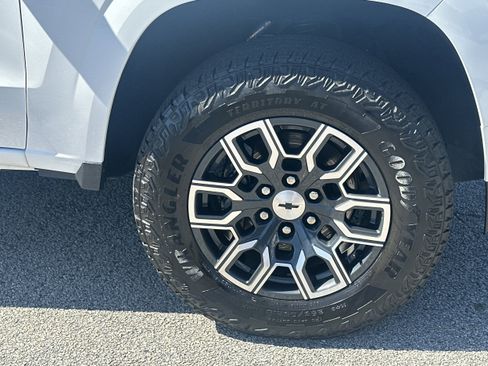 Used 2024 Chevrolet Colorado LT w/ LT Convenience Package II AWD/4WD image 12