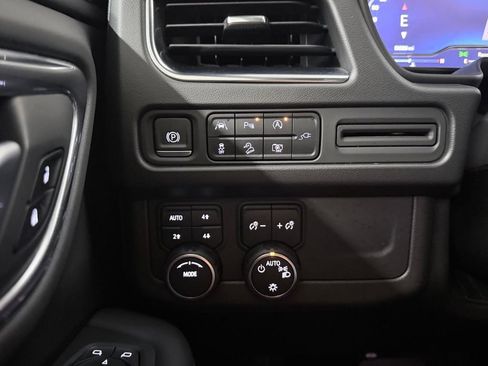 Used 2022 Chevrolet Tahoe Z71 w/ Luxury Package AWD/4WD image 33