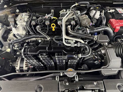 Used 2025 Nissan Altima 2.5 SV FWD image 33