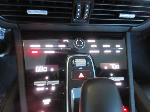 Used 2023 Porsche Cayenne image 67