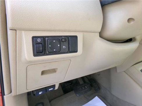 Used 2007 Nissan Versa Sedan w/ Convenience Pkg FWD image 4