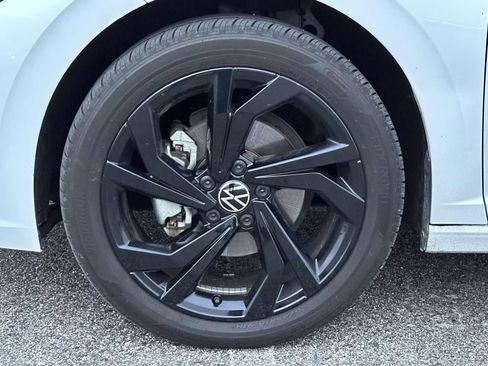 Used 2024 Volkswagen Jetta SE w/ Panoramic Sunroof Package image 9