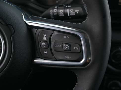 Used 2025 Jeep Wrangler Unlimited Sahara AWD/4WD image 18