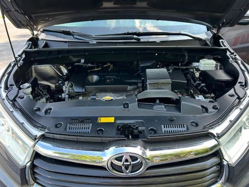 Used 2014 Toyota Highlander LE image 30