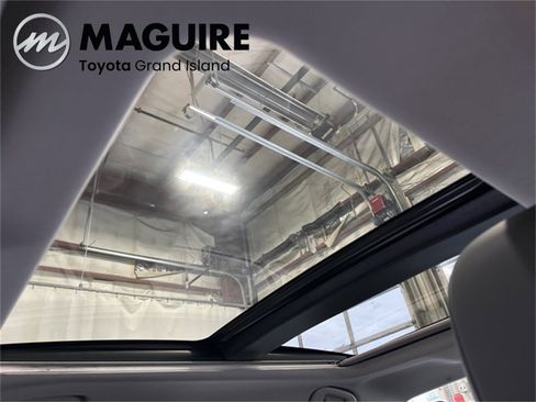 Used 2023 Toyota Camry XSE image 3