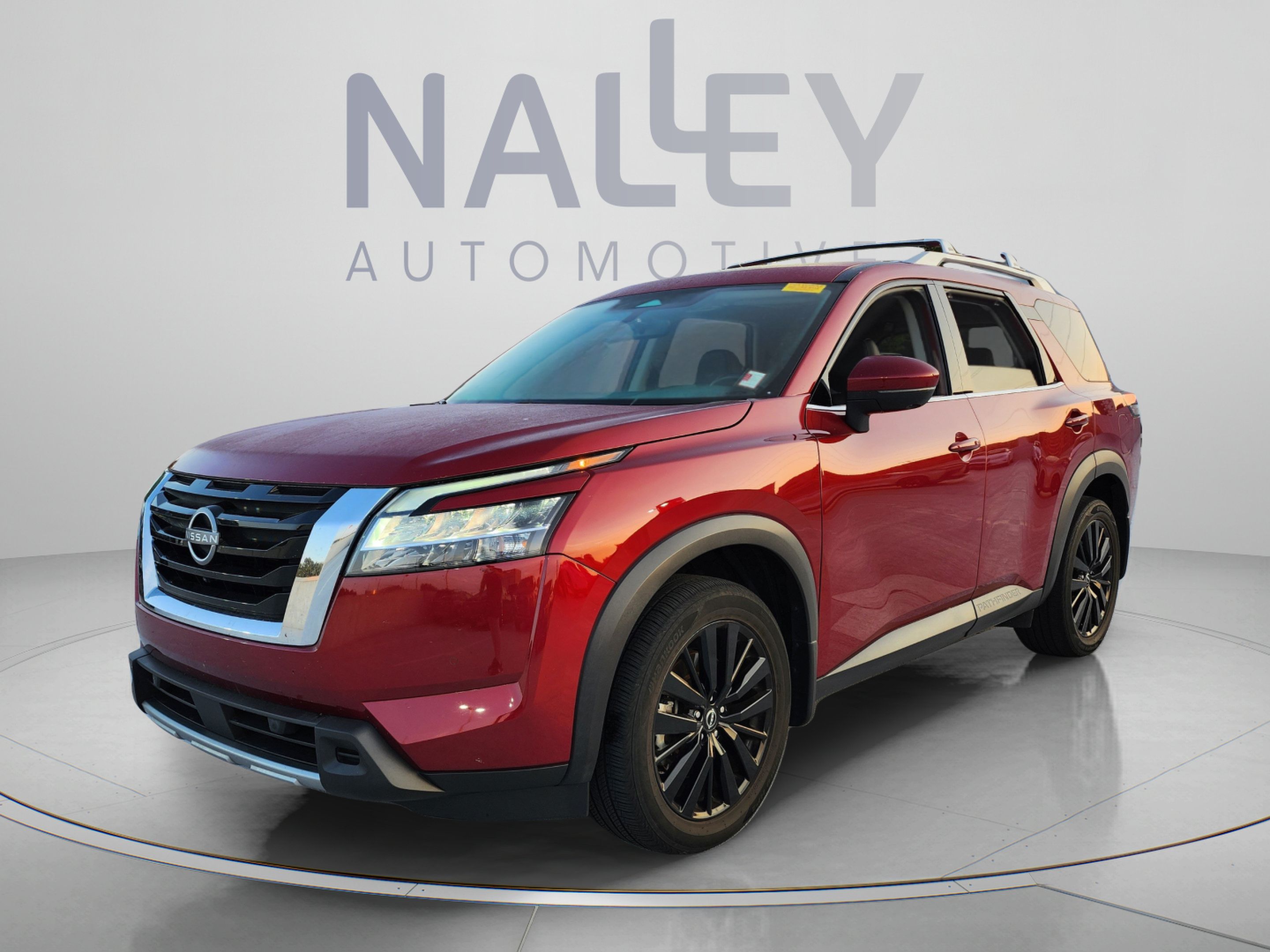 Used 2024 Nissan Pathfinder SL w/ SL Premium Package FWD image 1
