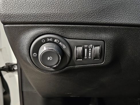 Used 2019 Jeep Compass Limited w/ Safety & Security Group image 25