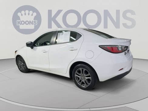 Used 2019 Toyota Yaris LE FWD image 8