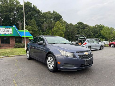 Used 2014 Chevrolet Cruze LS FWD image 3