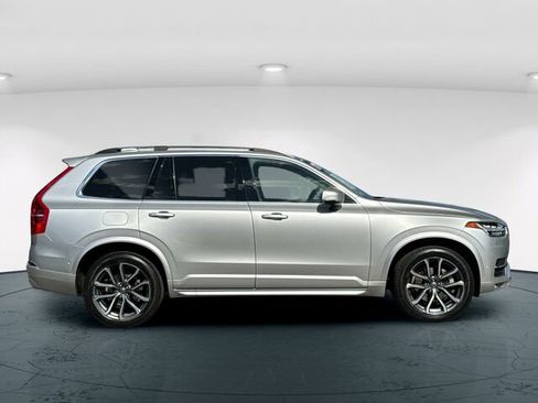 Used 2017 Volvo XC90 T6 Momentum w/ Vision Package image 8