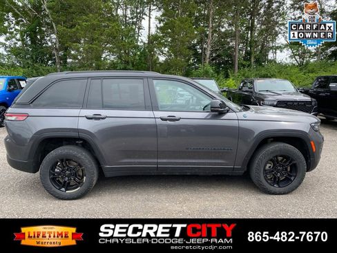 Used 2022 Jeep Grand Cherokee Trailhawk w/ Luxury Tech Group III AWD/4WD image 2