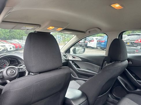 Used 2018 MAZDA MAZDA3 Sport FWD image 23