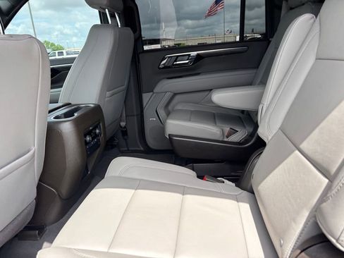 Used 2025 Chevrolet Suburban Z71 w/ Z71 Off-Road Package image 23