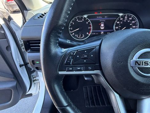 Used 2022 Nissan Sentra SV FWD image 19