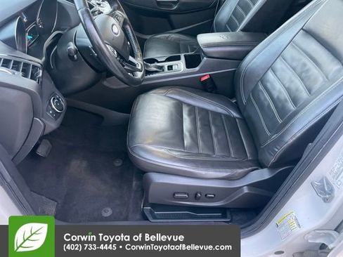 Used 2017 Ford Escape Titanium image 9