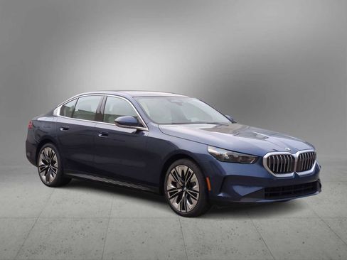 New 2026 BMW 540i xDrive image 2