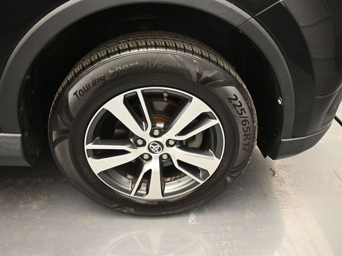 Used 2018 Toyota RAV4 XLE image 18