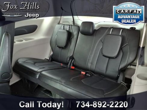 Certified 2024 Chrysler Pacifica Select image 11