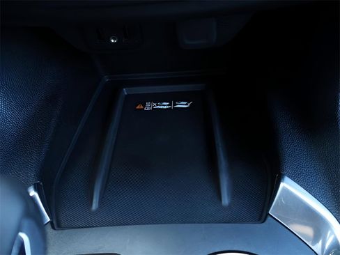 Used 2023 Chevrolet Traverse LT image 29