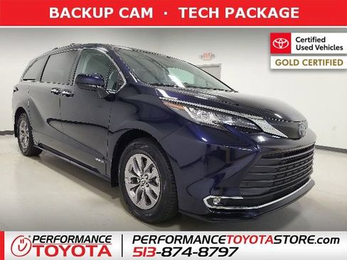 Certified 2021 Toyota Sienna XLE FWD image 1