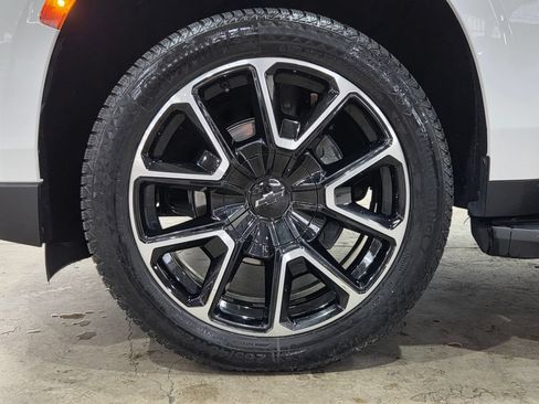 Used 2021 Chevrolet Tahoe RST w/ Luxury Package AWD/4WD image 17