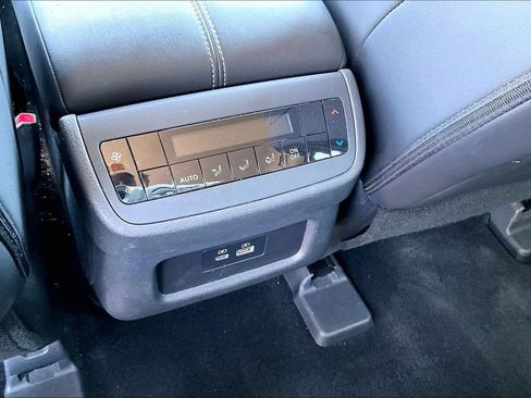 Used 2025 Nissan Pathfinder SL FWD image 22