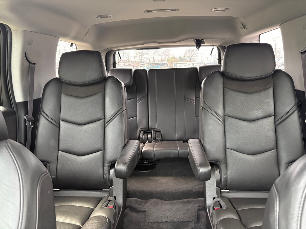 Used 2016 Cadillac Escalade Luxury AWD/4WD image 21