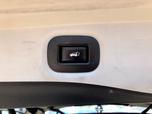 Used 2019 Nissan Rogue SV image 29