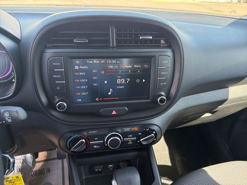 Used 2025 Kia Soul LX w/ LX Technology Package FWD image 15