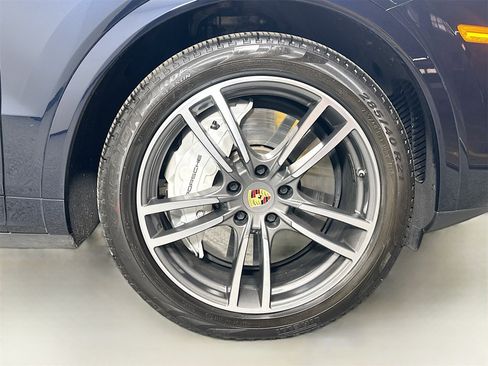Certified 2022 Porsche Cayenne Turbo image 14