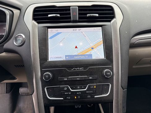 Used 2020 Ford Fusion SE image 23