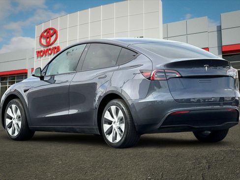 Used 2022 Tesla Model Y Long Range AWD/4WD image 5