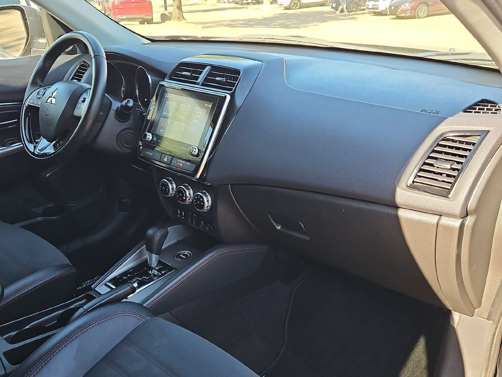 Used 2025 Mitsubishi Outlander Sport SE AWD/4WD image 29