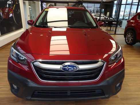 Used 2022 Subaru Outback Premium image 2