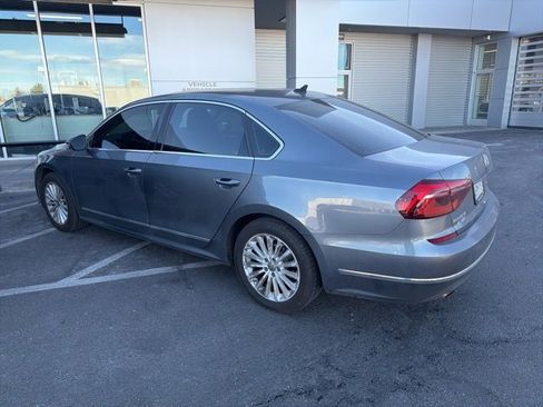 Used 2017 Volkswagen Passat 1.8T SE image 3