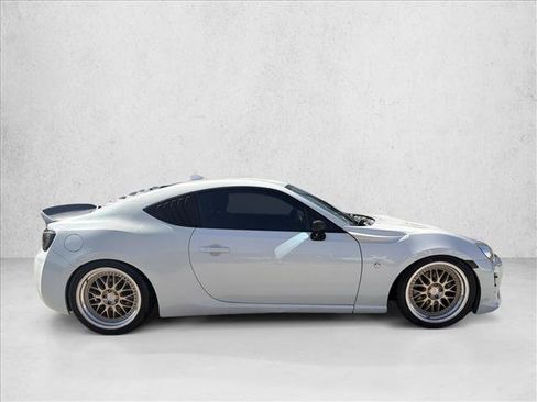 Used 2017 Toyota 86 RWD image 7