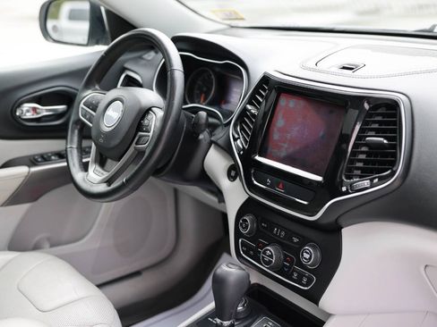 Used 2019 Jeep Cherokee Limited AWD/4WD image 10