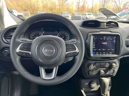 Used 2023 Jeep Renegade Altitude AWD/4WD image 9