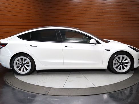 Used 2023 Tesla Model 3 Standard Range image 64