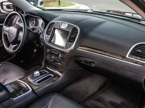 Used 2015 Chrysler 300 C RWD image 61
