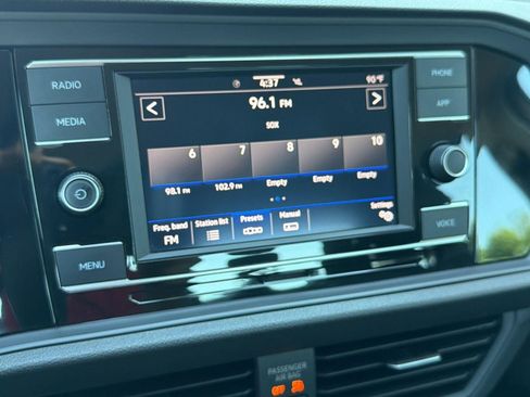 Certified 2024 Volkswagen Jetta SE FWD image 20
