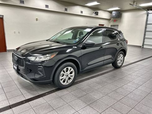 Certified 2024 Ford Escape Active AWD/4WD image 3