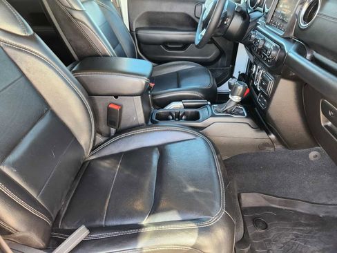 Used 2020 Jeep Gladiator Overland image 14