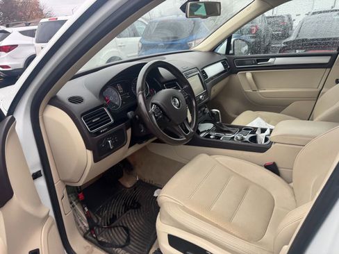 Used 2016 Volkswagen Touareg Sport image 5