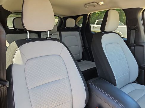 Used 2024 Ford Escape Active w/ Tech Pack #1 AWD/4WD image 12