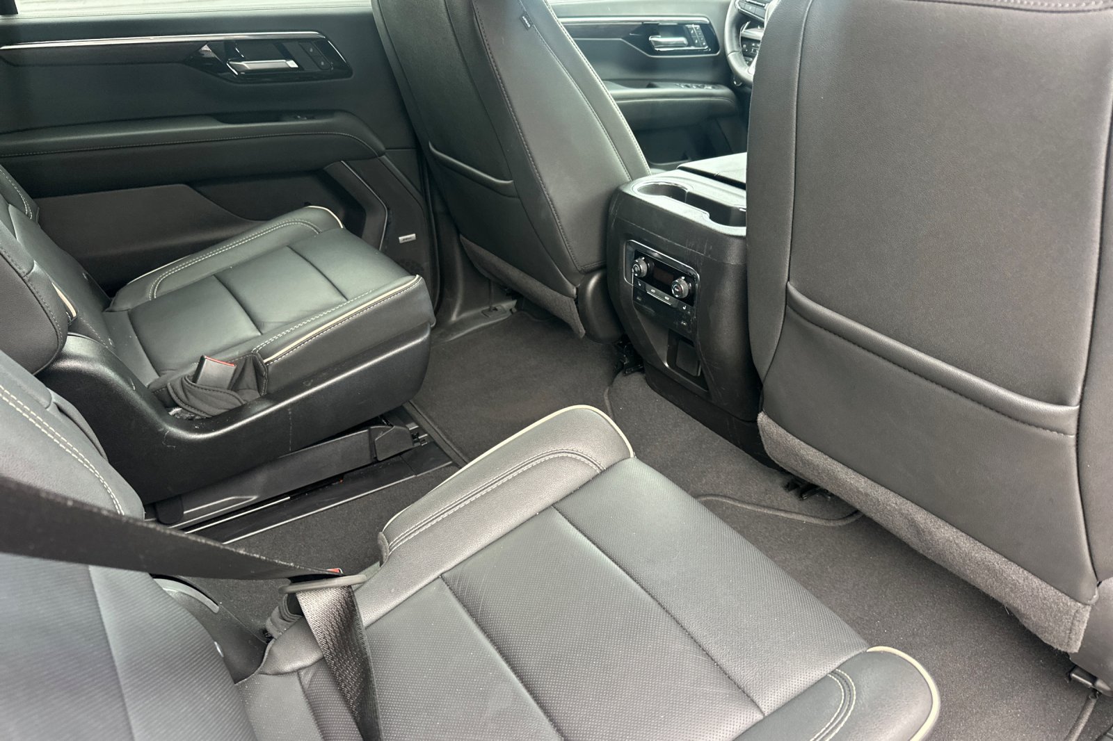 Used 2026 Chevrolet Suburban Premier AWD/4WD image 19