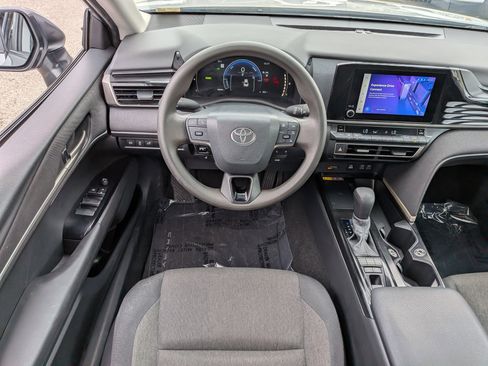 Used 2025 Toyota Camry LE w/ Convenience Package FWD image 17