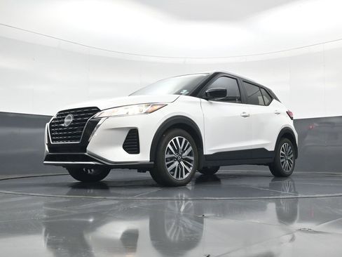 Used 2024 Nissan Kicks SV image 17