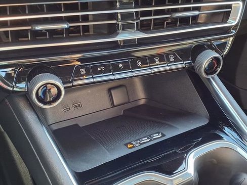 New 2026 Chevrolet Traverse LT image 14