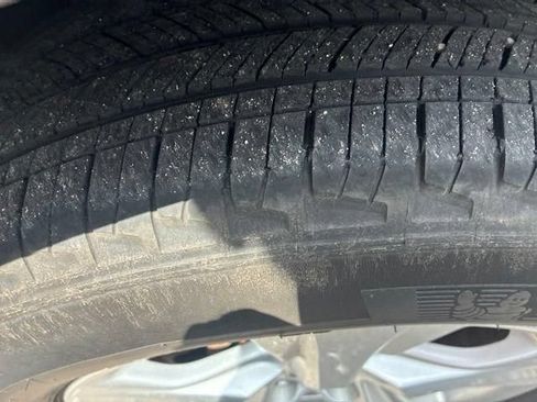 Used 2019 Toyota RAV4 XLE w/ Carpet Mat Package AWD/4WD image 9